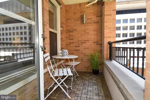 Exterior - 915 E St NW #611, Washington, DC 20004 photo 2 of 4
