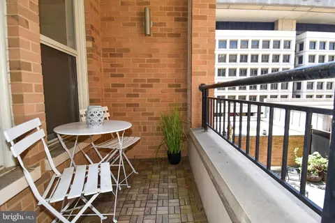 Exterior - 915 E St NW #611, Washington, DC 20004 photo 3 of 4