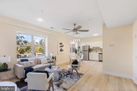 330 Rhode Island Ave NE #201, Washington, DC 20002