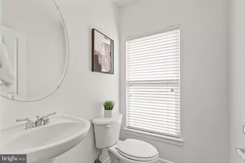 1209 V St NW, Washington, DC 20009 photo 12