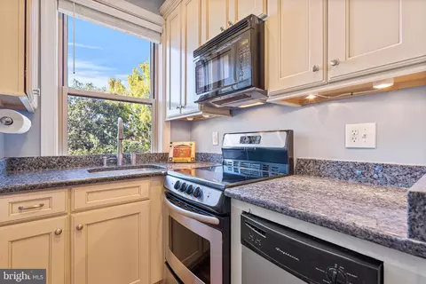 18 9th St NE #409, Washington, DC 20002 photo 14