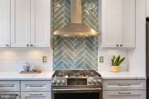 2430 39th Pl NW, Washington, DC 20007 photo 18