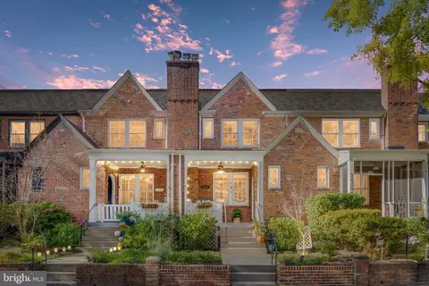2430 39th Pl NW, Washington, DC 20007