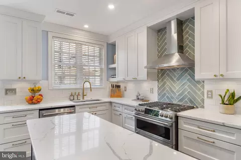 2430 39th Pl NW, Washington, DC 20007 photo 16