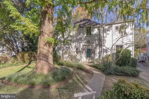 4211 49th St NW, Washington, DC 20016