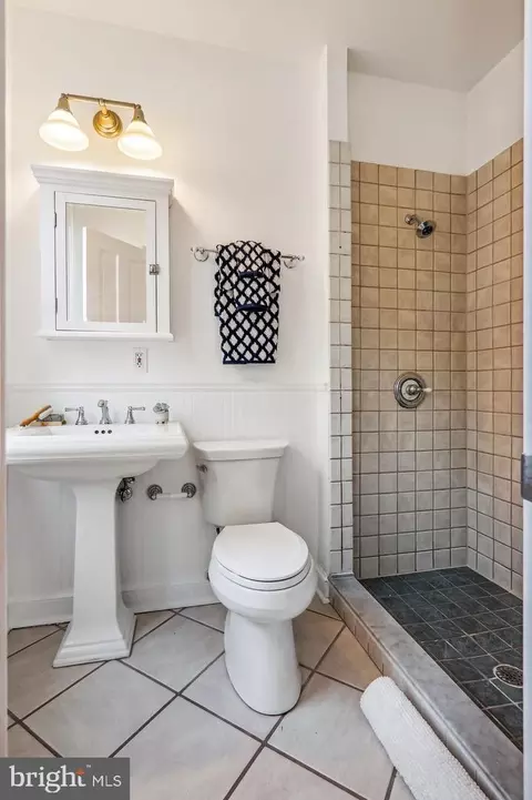 521 7th St NE, Washington, DC 20002 photo 18