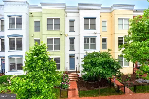 916 3rd St SE, Washington, DC 20003