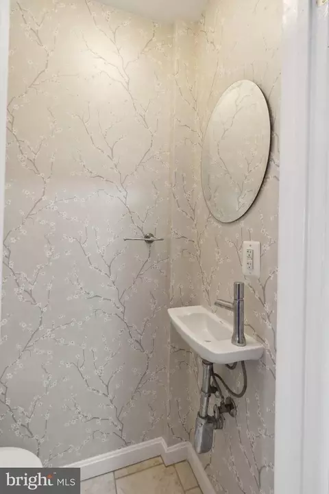 Bath - 1357 Emerald St NE, Washington, DC 20002 photo 1 of 2