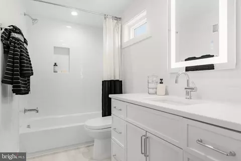 Bath - 4894 Macarthur NW, Washington, DC 20007 photo 4 of 5