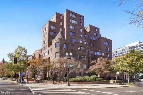 3 Washington Cir NW #106, Washington, DC 20037