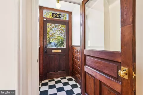 223 12th St NE, Washington, DC 20002 photo 4