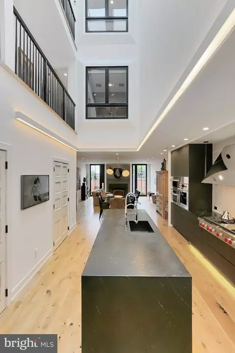 Entry Way - 816 8th St NE, Washington, DC 20002 photo 6 of 19