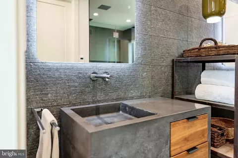 Bath - 816 8th St NE, Washington, DC 20002 photo 9 of 11