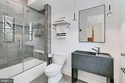 Bath - 816 8th St NE, Washington, DC 20002 photo 8 of 11