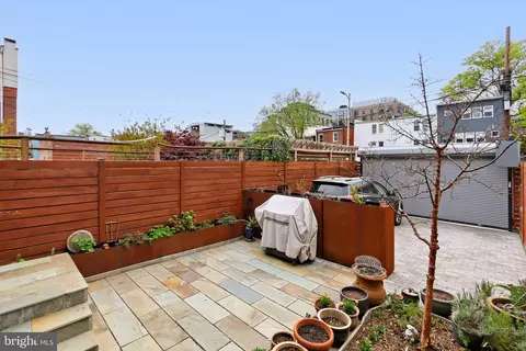 Exterior - 816 8th St NE, Washington, DC 20002 photo 2 of 6