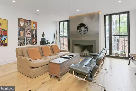 Living - 816 8th St NE, Washington, DC 20002 photo 2 of 2