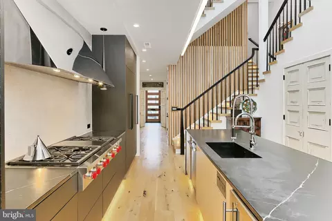 Entry Way - 816 8th St NE, Washington, DC 20002 photo 5 of 19