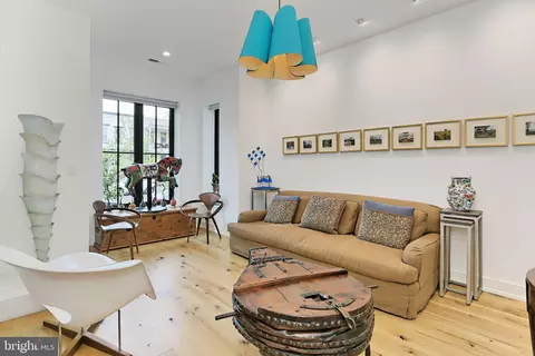 Living - 816 8th St NE, Washington, DC 20002 photo 1 of 2