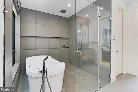 Bath - 816 8th St NE, Washington, DC 20002 photo 4 of 11