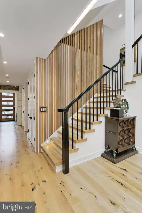Entry Way - 816 8th St NE, Washington, DC 20002 photo 7 of 19