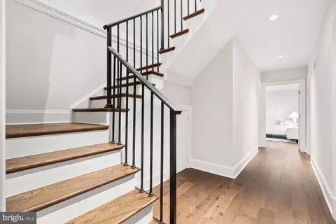 Entry Way - 2003 23rd St NW, Washington, DC 20008 photo 4 of 5