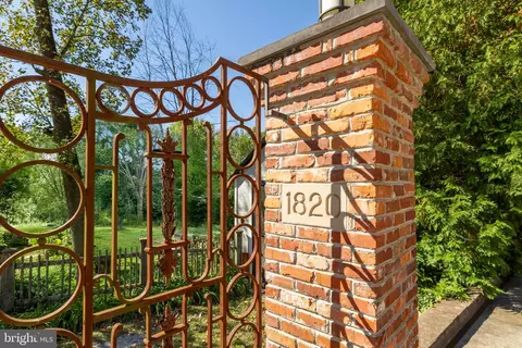 1820 47th Pl NW, Washington, DC 20007