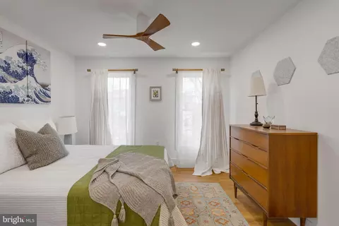 Bedroom - 117 16th St SE, Washington, DC 20003 photo 6 of 7