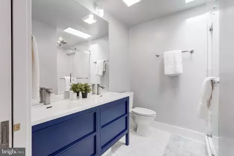 Bath - 117 16th St SE, Washington, DC 20003 photo 2 of 9