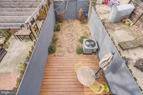Exterior - 117 16th St SE, Washington, DC 20003 photo 4 of 9