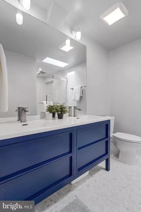 Bath - 117 16th St SE, Washington, DC 20003 photo 3 of 9