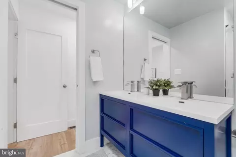 Bath - 117 16th St SE, Washington, DC 20003 photo 5 of 9