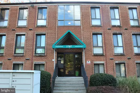 1707 Gainesville St SE #302, Washington, DC 20020
