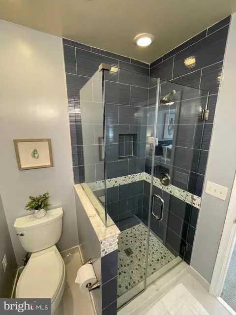 Bath - 1923 Bennett Pl NE, Washington, DC 20002 photo 2 of 4