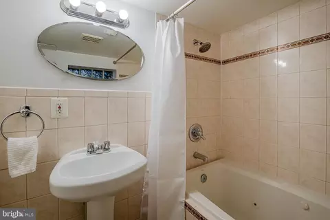 Bath - 1923 Bennett Pl NE, Washington, DC 20002 photo 4 of 4