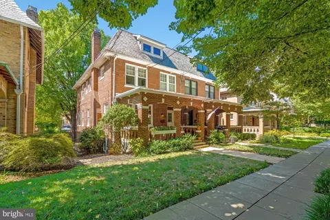 2812 39th St NW, Washington, DC 20007
