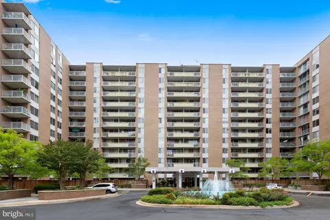 3001 Veazey Ter NW #1033, Washington, DC 20008