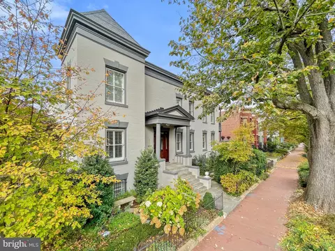 604 5th St NE, Washington, DC 20002