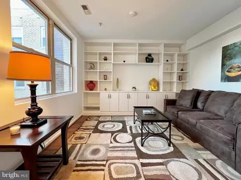 Living - 423 18th St NE #4, Washington, DC 20002 photo 4 of 5