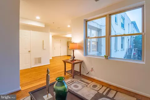 Living - 423 18th St NE #4, Washington, DC 20002 photo 5 of 5