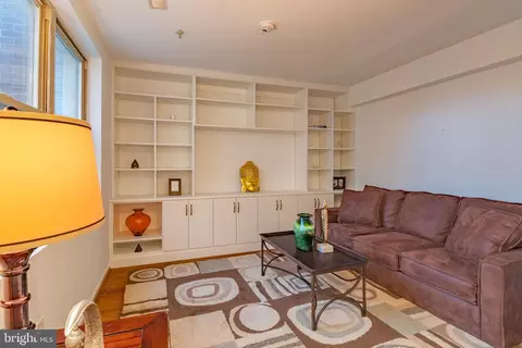 Living - 423 18th St NE #4, Washington, DC 20002 photo 2 of 5