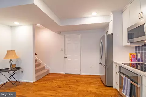 Entry Way - 423 18th St NE #4, Washington, DC 20002 photo 8 of 11
