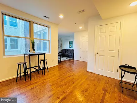 Living - 423 18th St NE #4, Washington, DC 20002 photo 1 of 5
