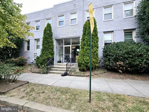 423 18th St NE #4, Washington, DC 20002