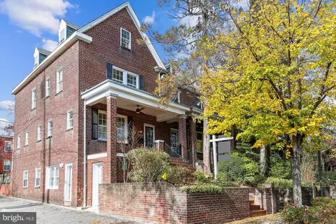 2210 39th Pl NW, Washington, DC 20007