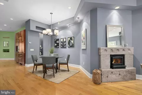 Dining - 2308 19th St NW, Washington, DC 20009 photo 3 of 4