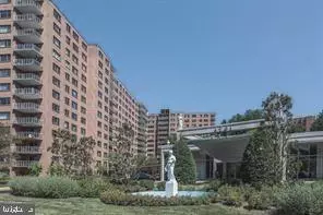4201 Cathedral Ave NW #807W, Washington, DC 20016
