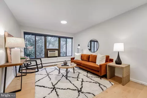 2325 42nd St NW #412, Washington, DC 20007