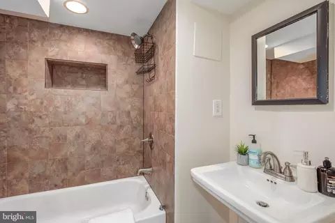 527 12th St NE, Washington, DC 20002 photo 39