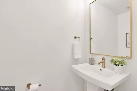 518 6th St NE #A, Washington, DC 20002 photo 12