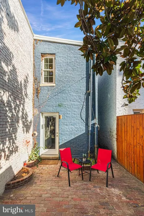 Exterior - 211 3rd St SE, Washington, DC 20003 photo 3 of 5